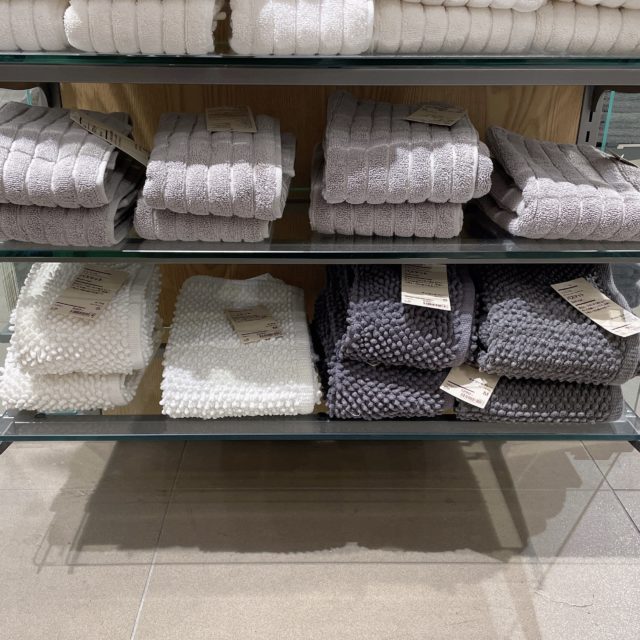 店頭に陳列されている写真