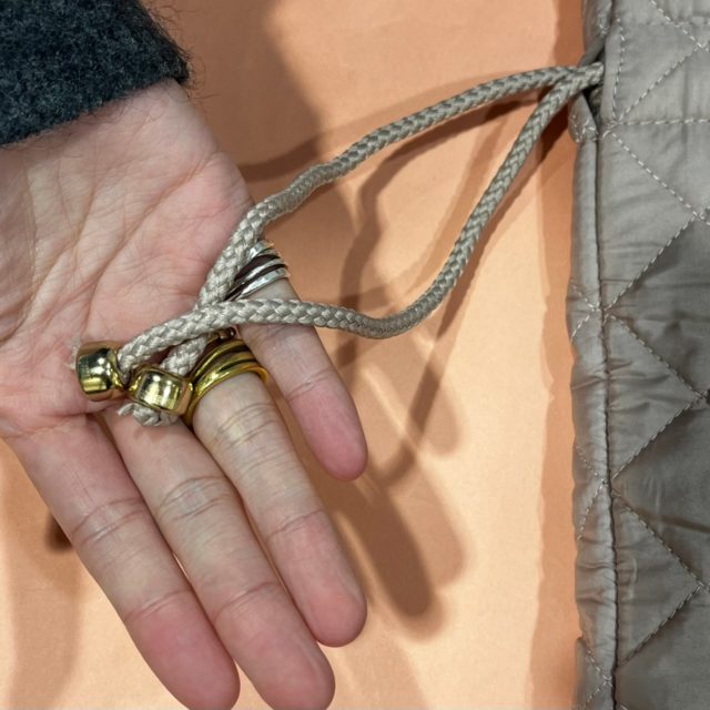 巾着部分のひも