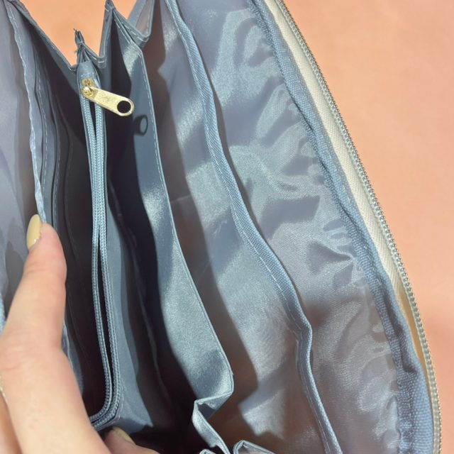 ジップポケットとオープンポケット