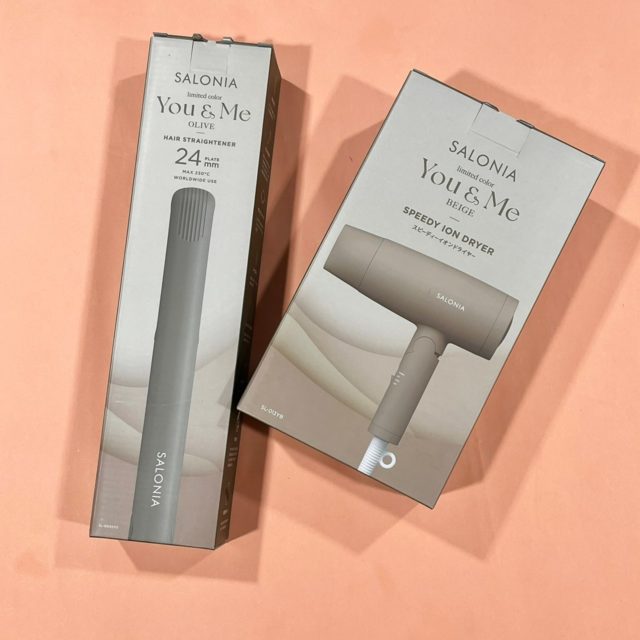 箱に入ったアイロンとドライヤー