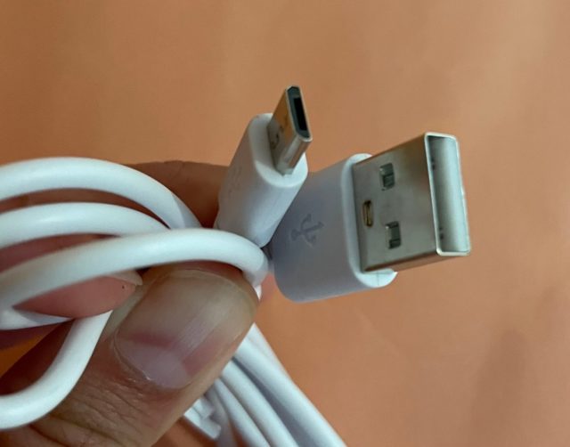 ムーミンやしき加湿器のUSBケーブル