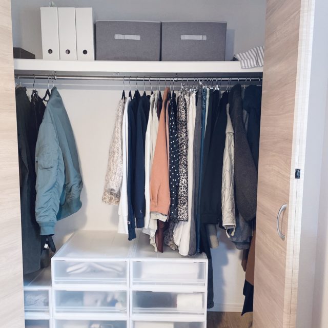 BOXを使って収納したクローゼットの写真