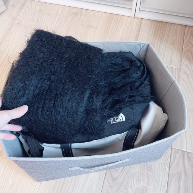 BOXの中にバッグやストールを入れた写真