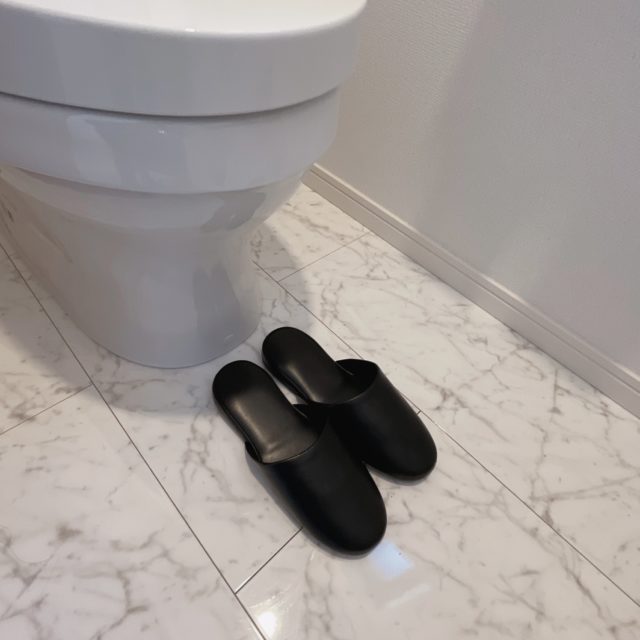 トイレにスリッパを置いた写真