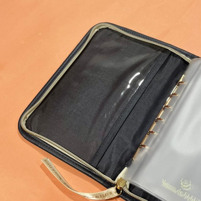 マルチケースのクリアポケット