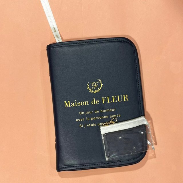 ネイビーのマルチケース