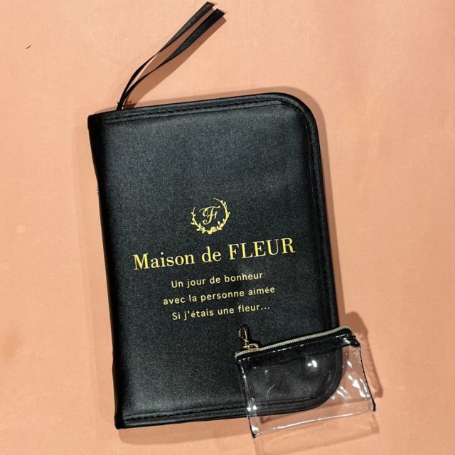 ブラックのマルチケース