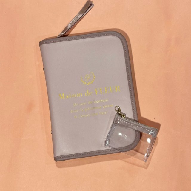 ピンクのマルチケース