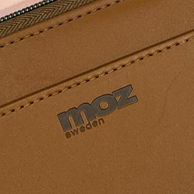 財布の裏側にあるブランドロゴ