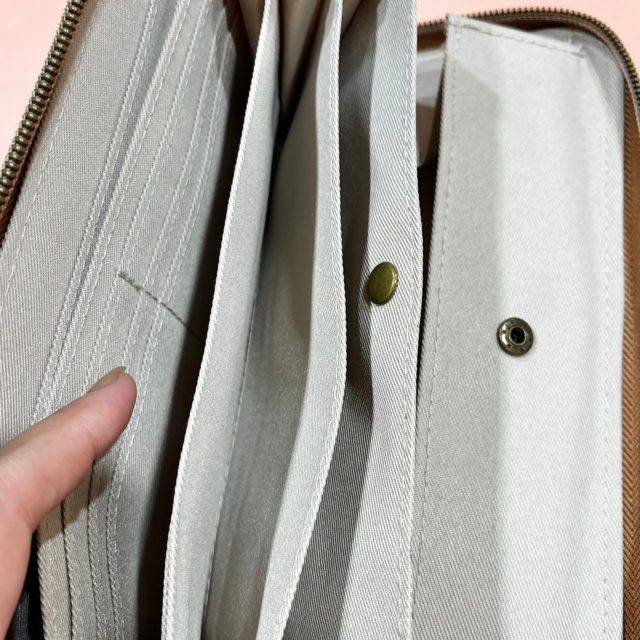 財布の真ん中の収納ポケット