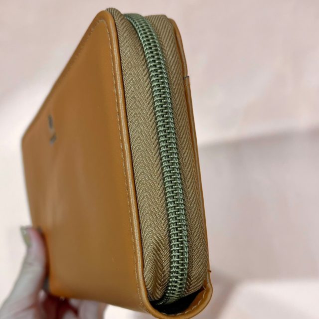 財布のファスナー部分