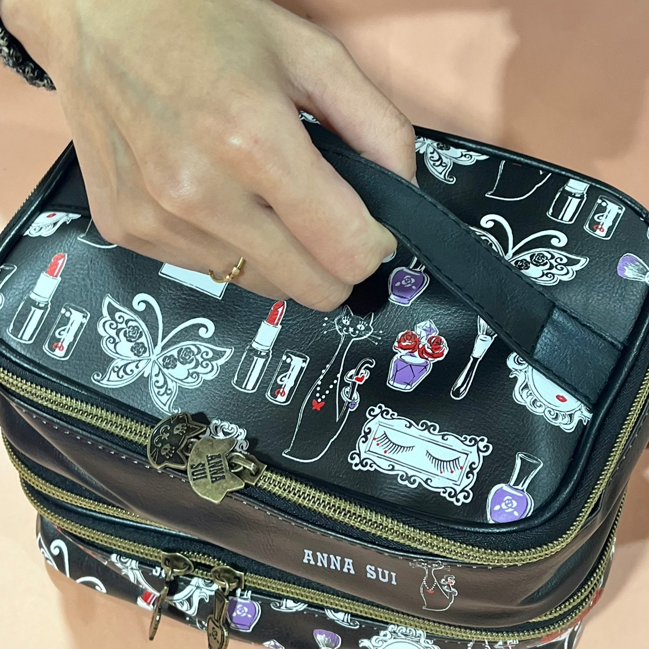 ANNA SUIバニティポーチの持ち手部分