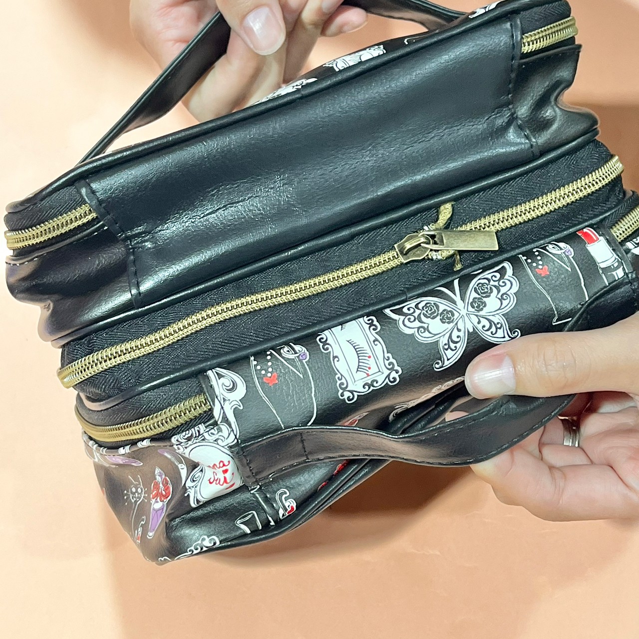 ANNA SUIバニティポーチの持ち手部分