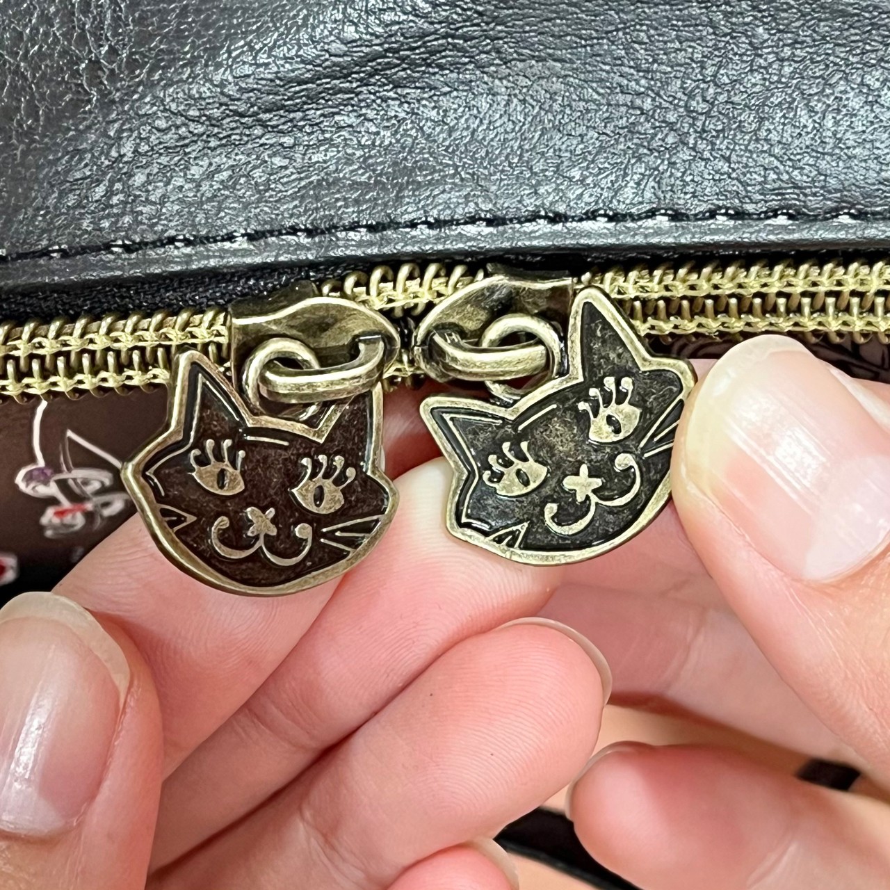 ANNA SUIバニティポーチの猫チャーム