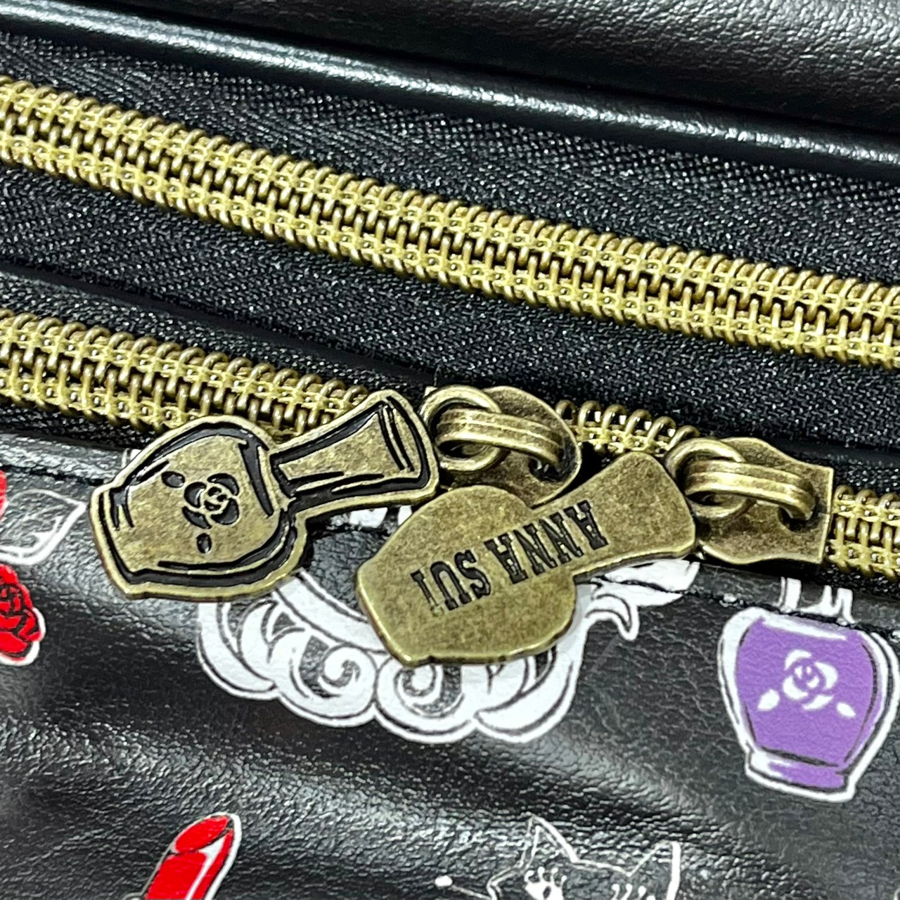 ANNA SUIバニティポーチのネイルチャーム