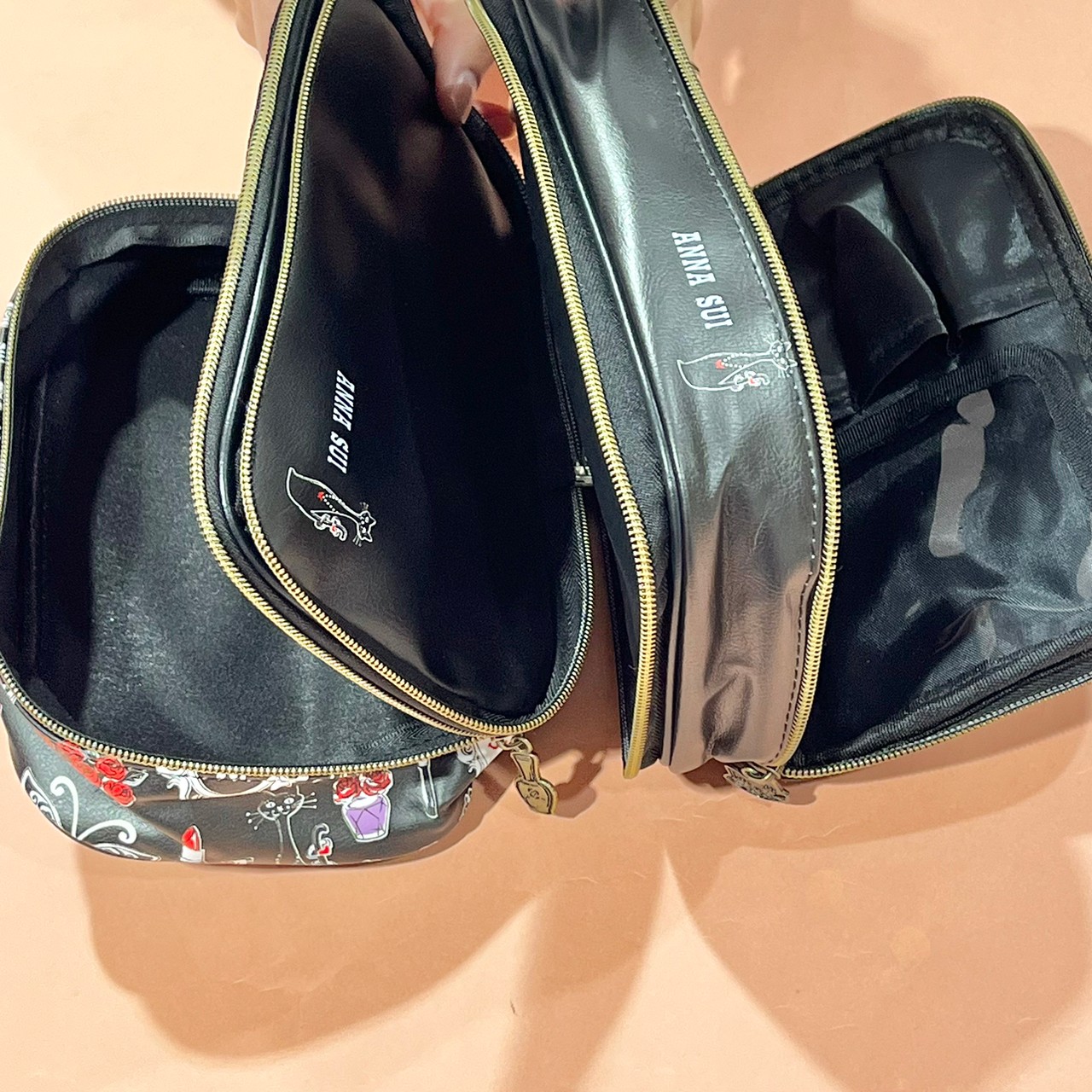 ANNA SUIバニティポーチの2つを繋げられるファスナー部分