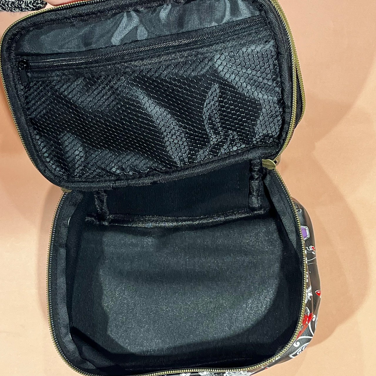 ANNA SUIバニティポーチの内側