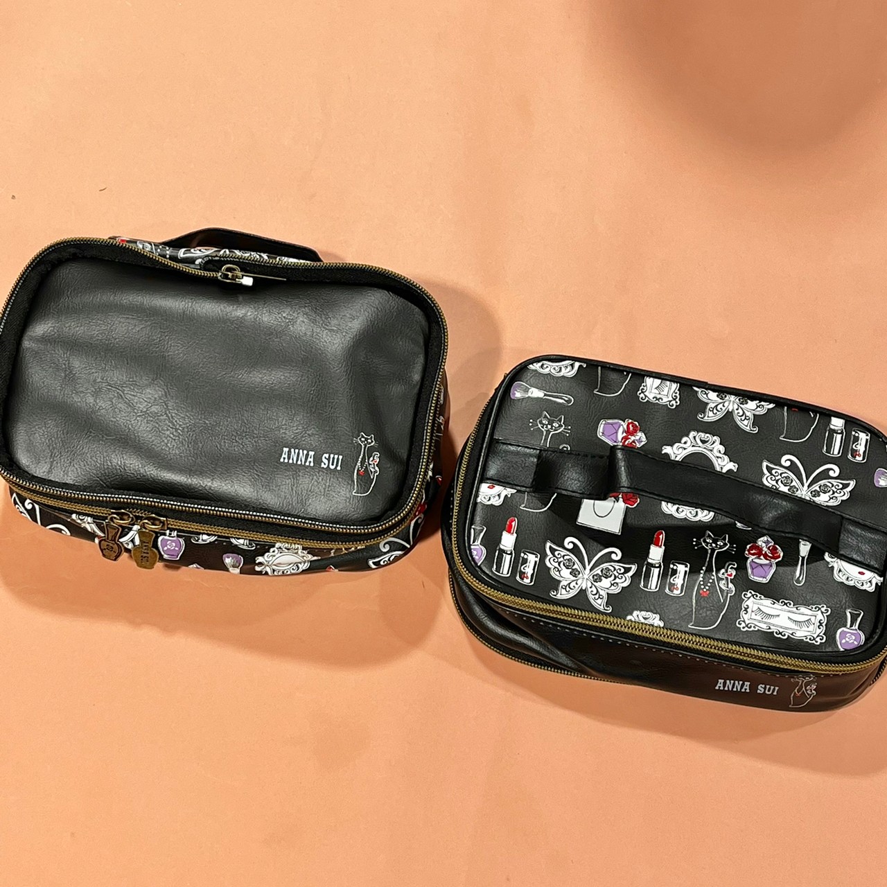 ANNA SUIバニティポーチを2つに分けてみた