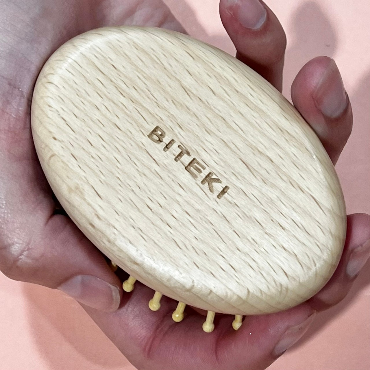 丸っこ頭皮ケアブラシ裏