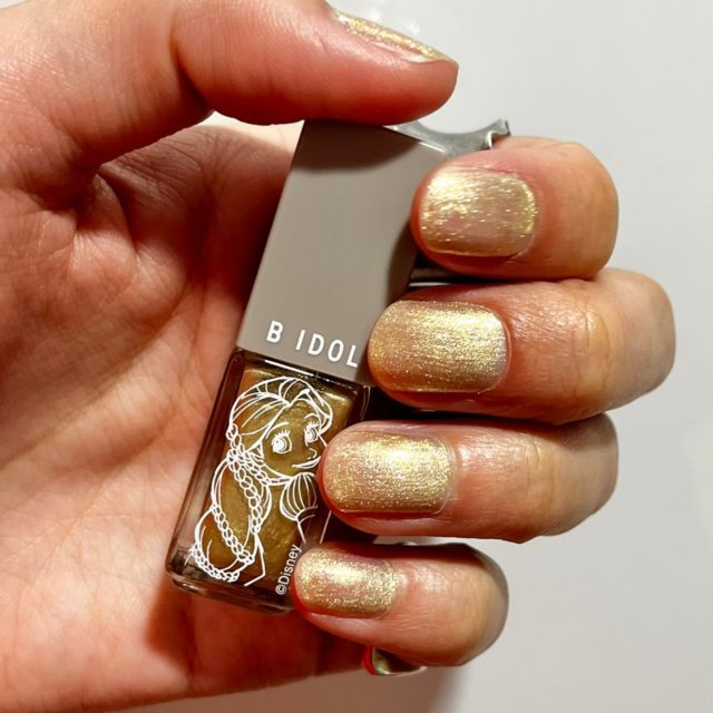 09 シャインジュエルを塗ったネイル