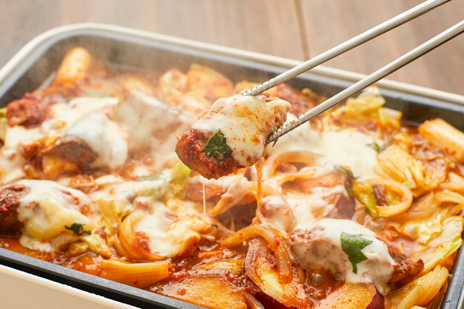 とろーりチーズが食欲をそそる。鯖のチーズタッカルビ風