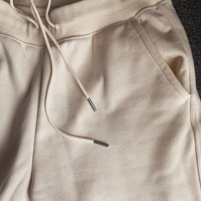 ユニクロのボアスウェットパンツの腰部分