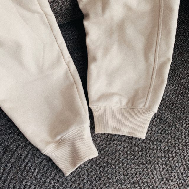 ユニクロのボアスウェットパンツの裾部分