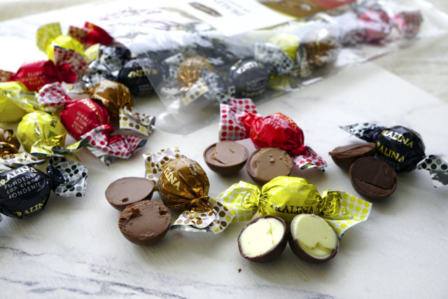4種類のチョコレートの断面