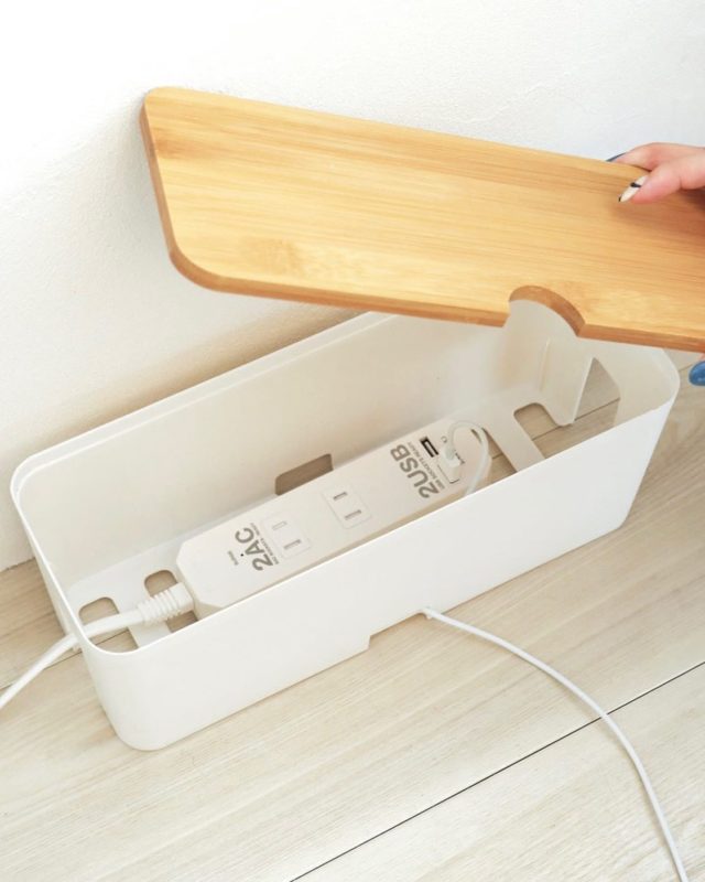 コンセントボックスのフタを開けた状態