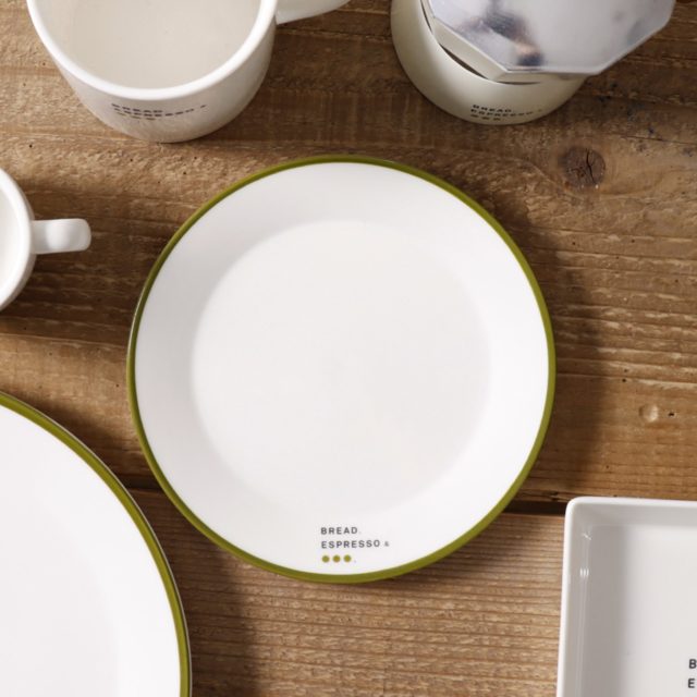 ロゴ入りの丸皿