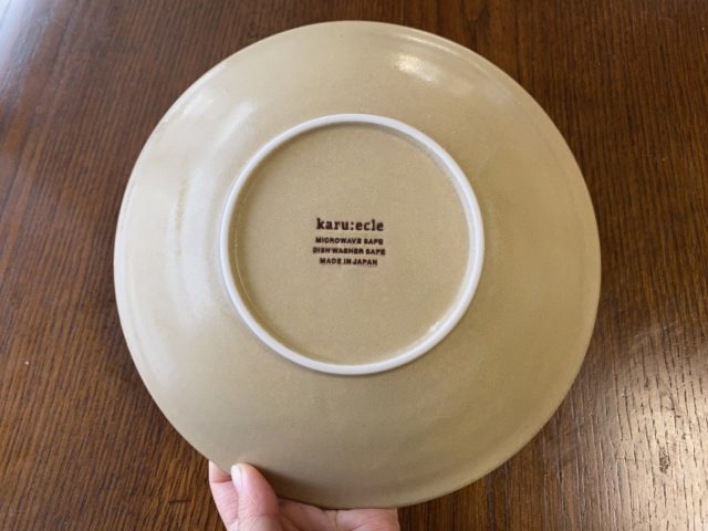 お皿の裏側に刻印あり