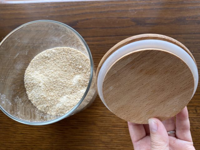 木製の蓋にシリコーン製のパッキン