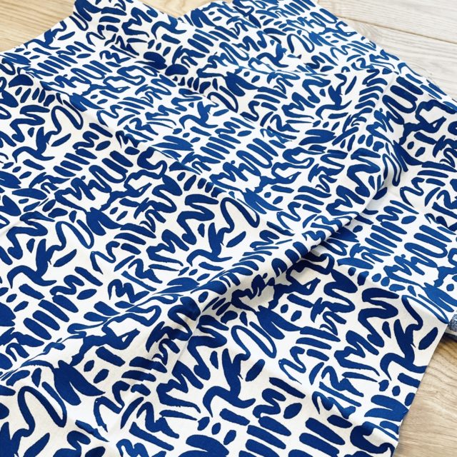 テキスタイルを広げた写真