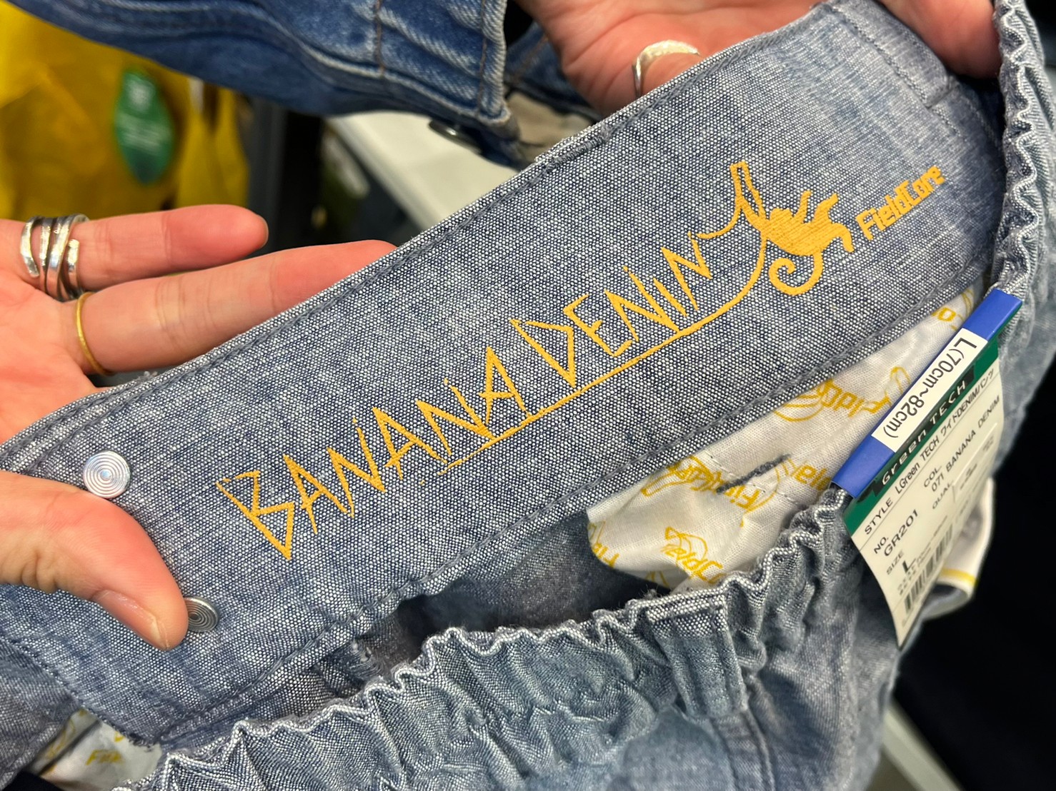 GreenTECHワイドレディースDENIMパンツのウエスト裏側にあるBANANA DENIMの刺繍