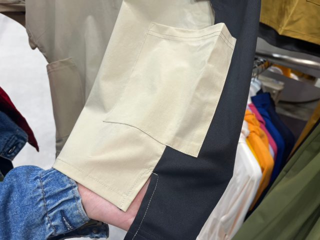 ワークマンの「撥水ブレスプルオーバー」のポケット