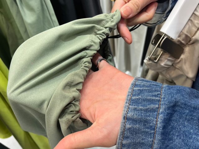 ワークマンの「ニュートラルワイドパンツ」の裾