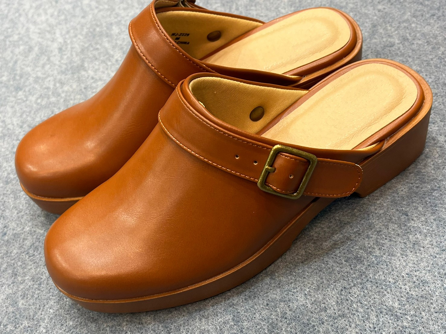 クロッグサンダル、ブラウン