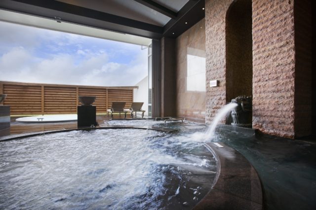 サウナ付きのスパ