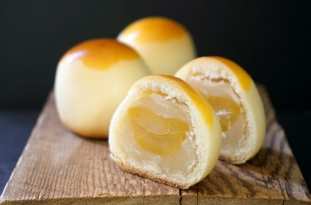 半分に切られた栗饅頭