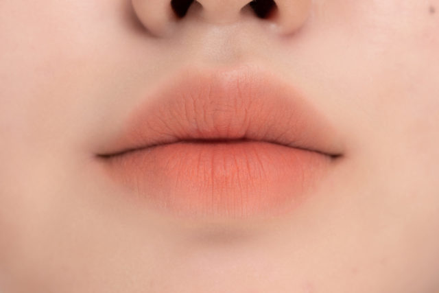 ロムアンド ゼロマットリップスティックの写真