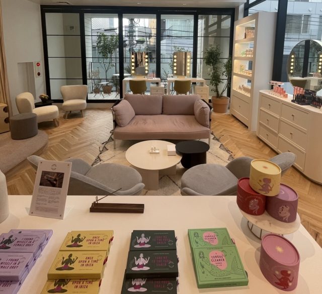 LA MAISON SHIGETAの店内2階の全体