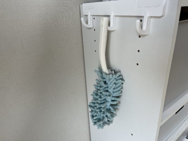 カラボ3連フックにほこりとりがかかっている