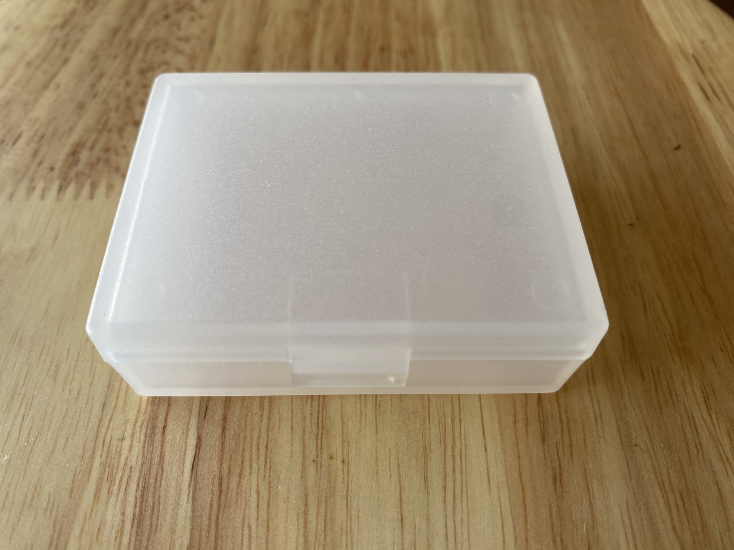 蓋を閉めた状態のポリプロピレンピルケース