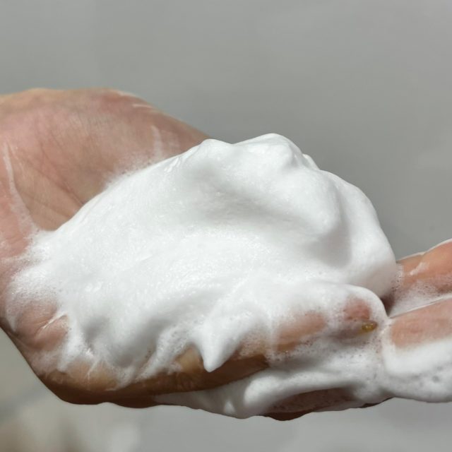 ドロアス　クレイクリアウォッシュを泡立てている様子