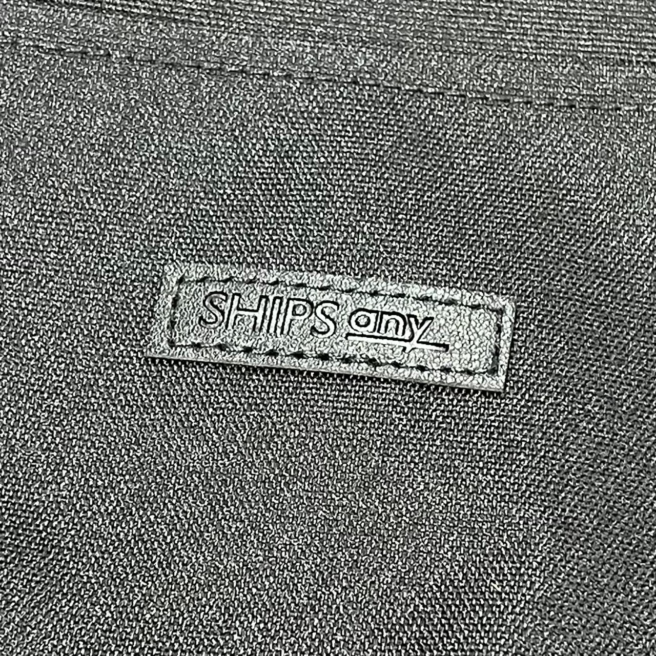 2WAY TOTE BAGについているSHIPS anyのタグ