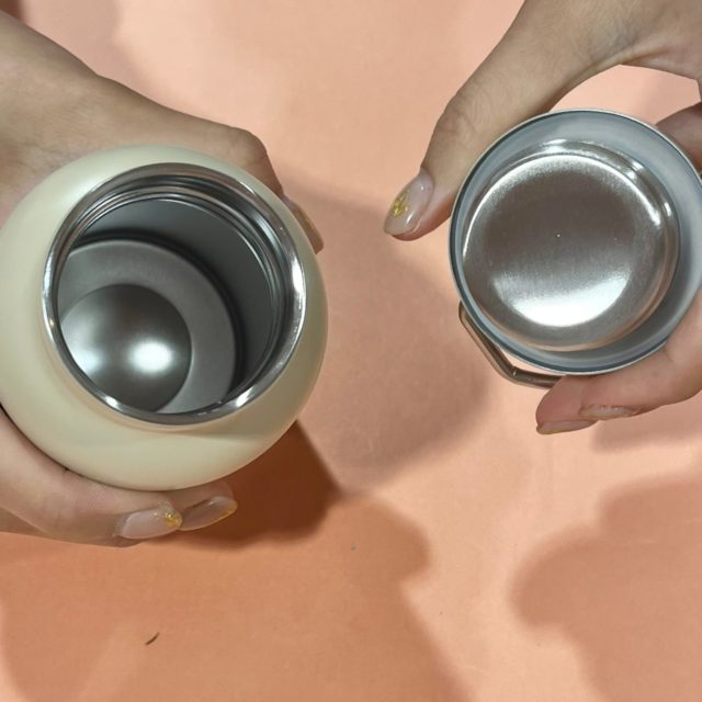 Nordiskボトルを開けたところ