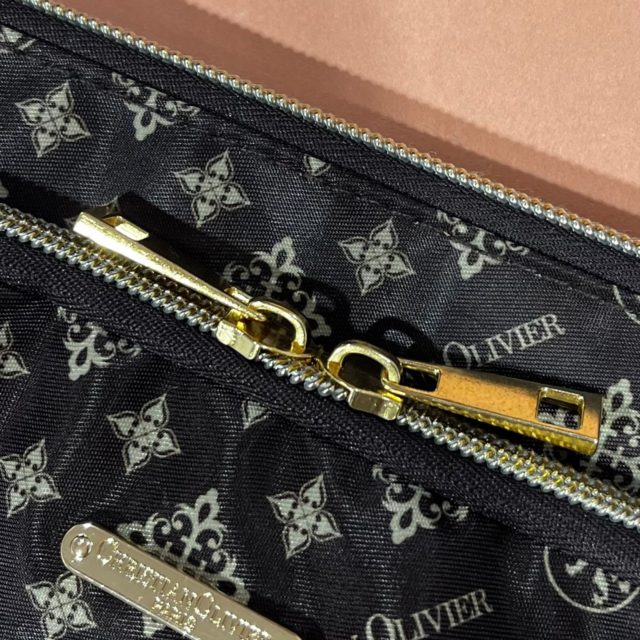 CHRISTIAN OLIVIER PARIS お財布機能付きショルダーバッグのファスナーポケット