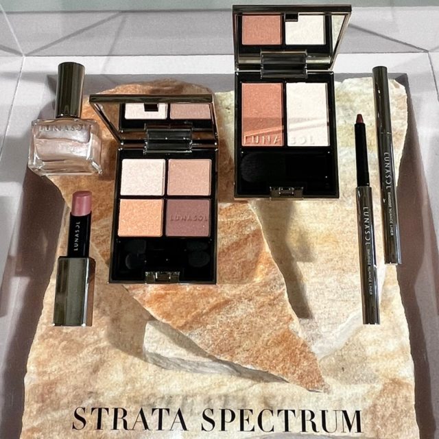 ルナソルのコスメの写真