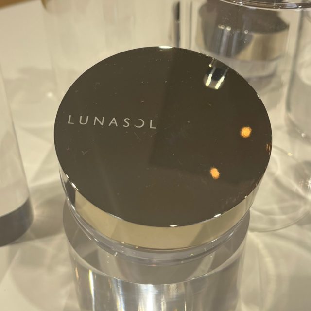 ルナソルのコスメの写真