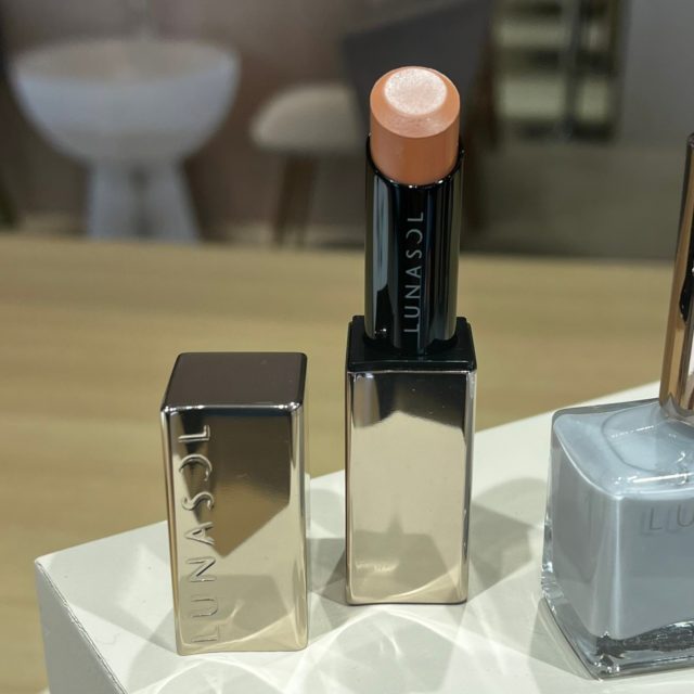 ルナソルのコスメの写真